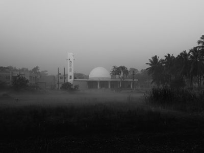Landscape, black and white photo shot on a Fujifilm X100V, December 2022.