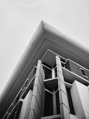 Architecture and interior, black and white shot on a Fujifilm X-T3, May 2022.